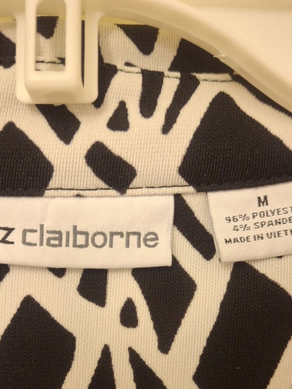 Liz Claiborne Black & White Button up Polyester Blouse - Size M - EUC - Picture 3 of 4